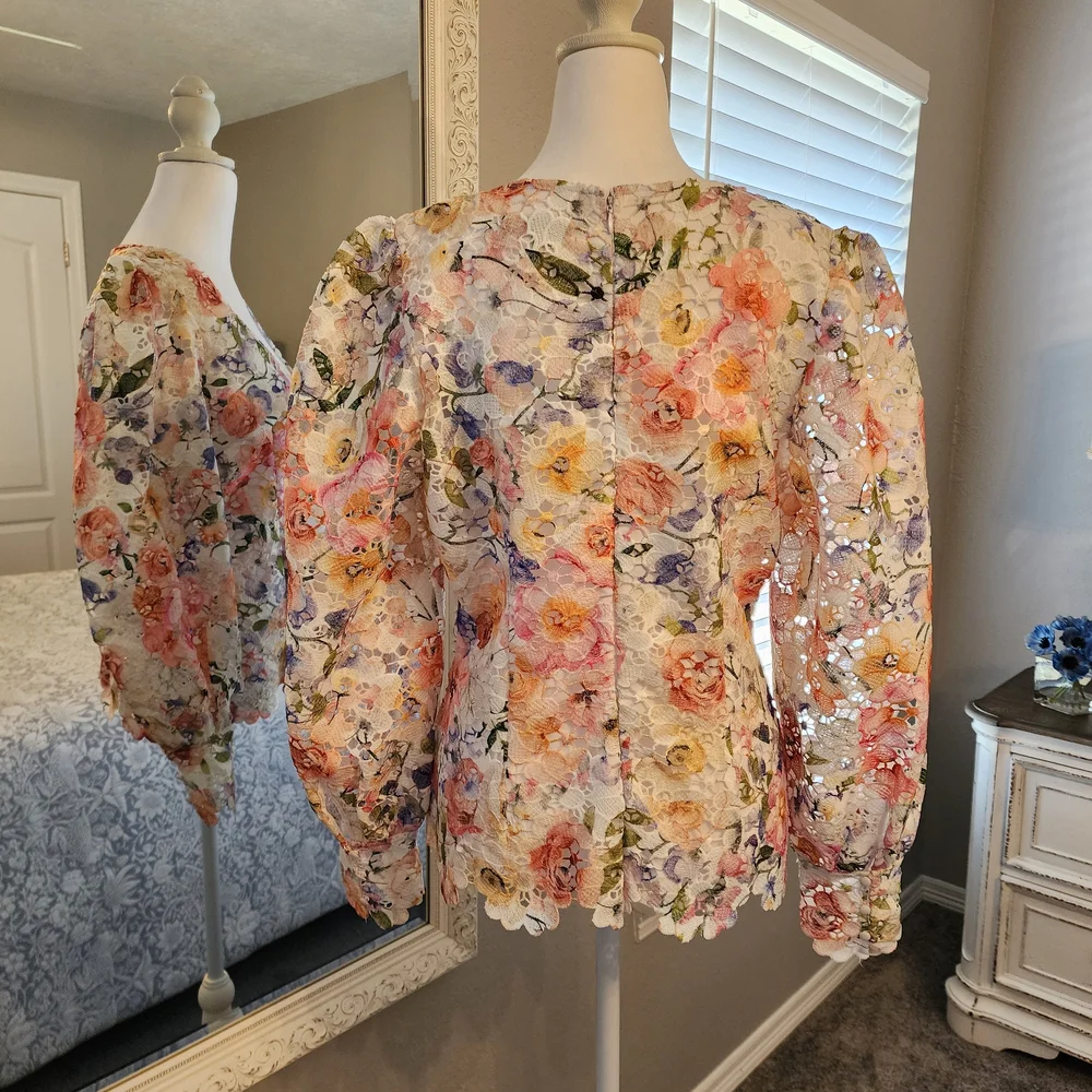 Boston Proper Multicolor Floral V-Neck Top - Picture 4 of 11